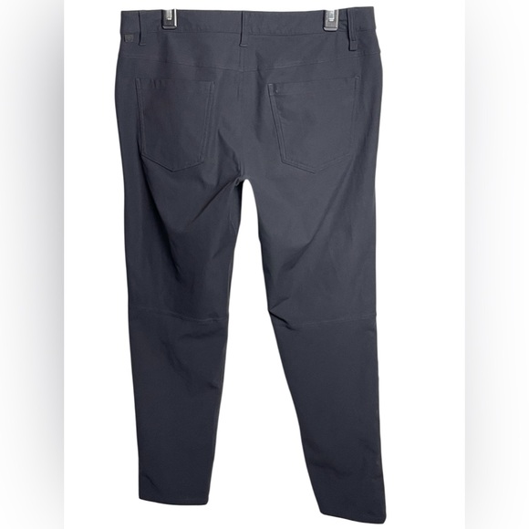 Great condition men's size 33x30 lululemon ABC pants - Picture 6 of 6